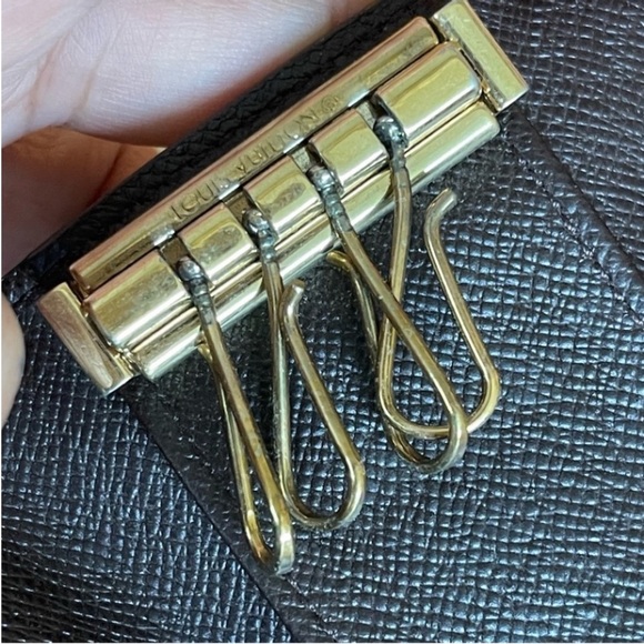 Authentic Louis Vuitton key holders ππππ€ππ€π - Picture 6 of 12